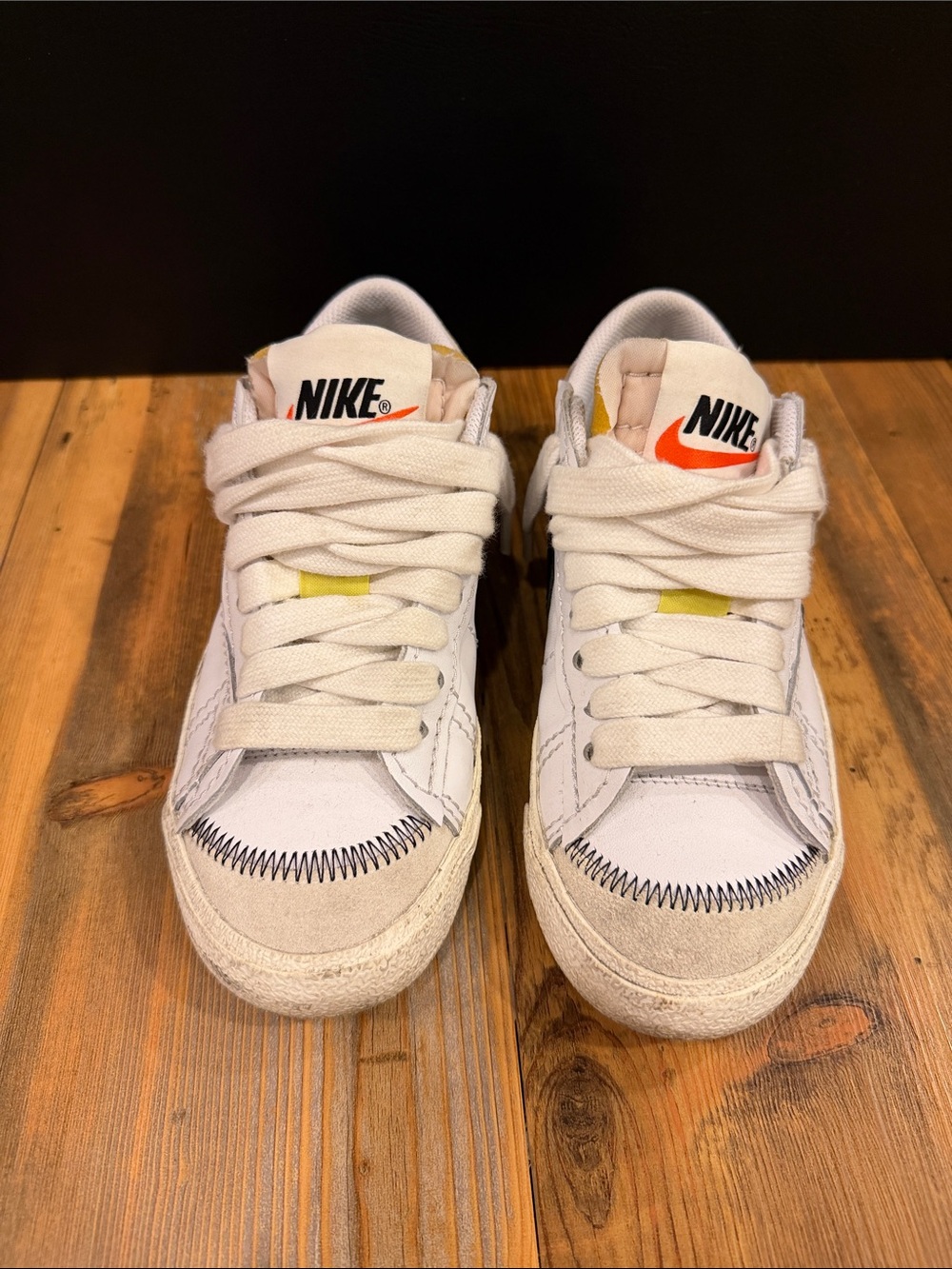 Nike Blazer Low
77 White Black (Women's)